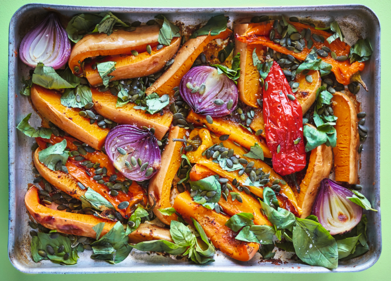 Cubaanse zoetzure pompoen met paprika & basilicum (V) © David Loftus uit De Wereldse bakplaat