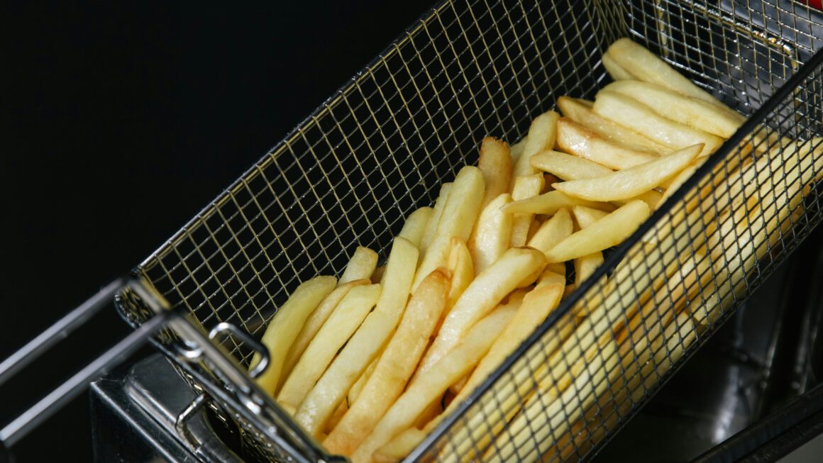 Frietjes uit de frituurpan