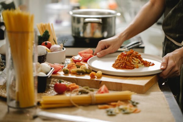 Culinair avontuur in eigen huis: de thuiskok als inspiratiebron (ook voor je airfryer!)